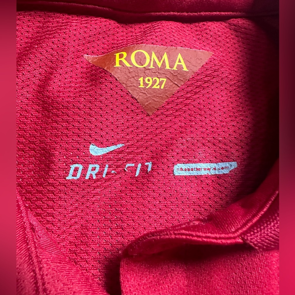 Roma Mens soccer jersey with collar - Red size small.  Totti 10 Nike - Picture 2 of 7